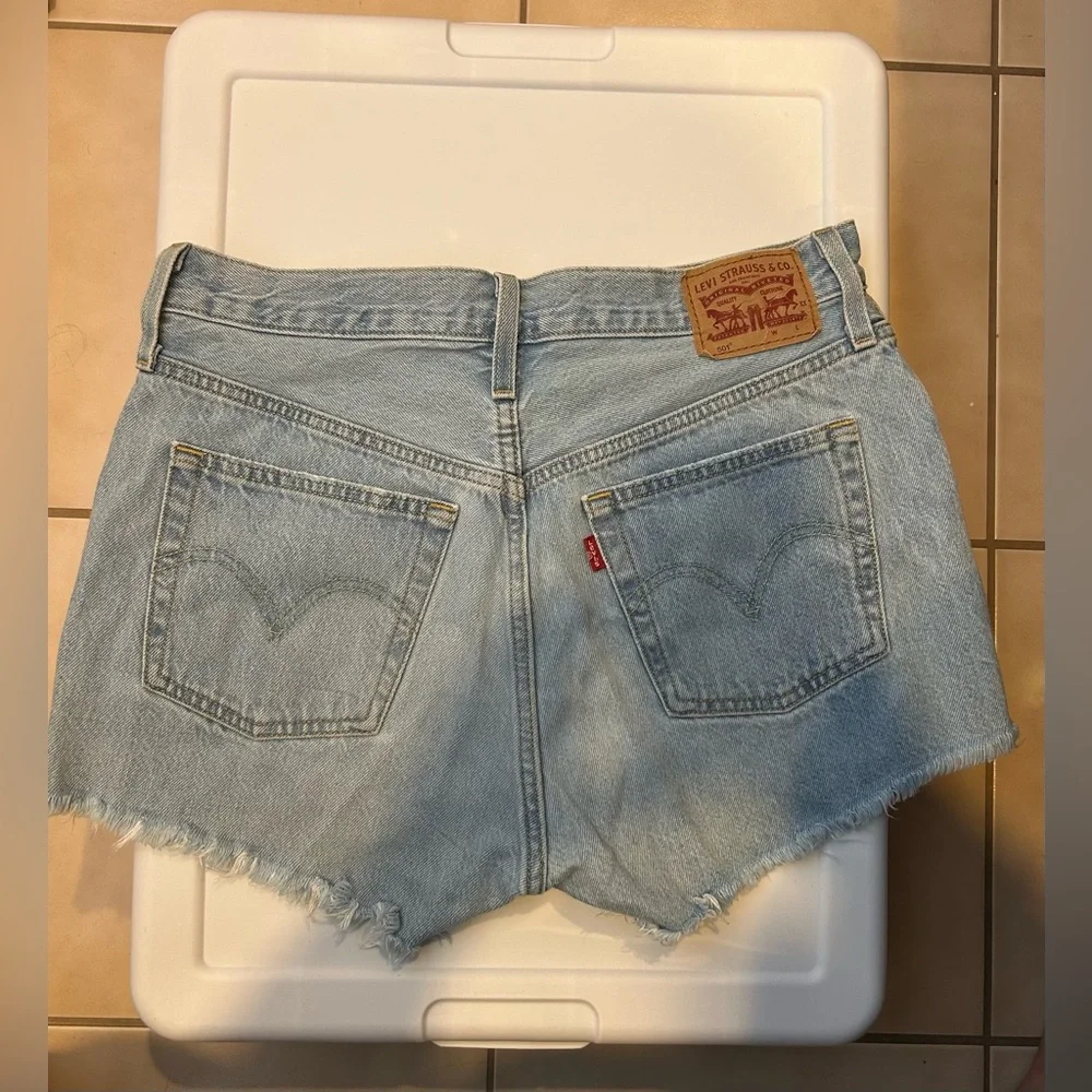 EUC Levi’s Light Blue Denim Women Shorts